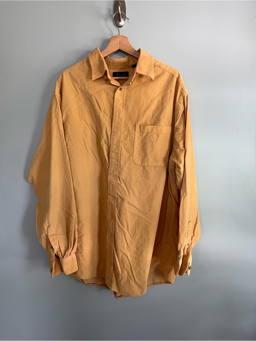 Roundtree & Yorke Men's Button-Down Shirt in Mustard Yellow